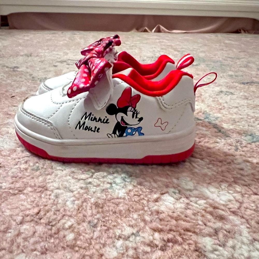 Minnie Mouse Toddler Girl Sneaker size 5